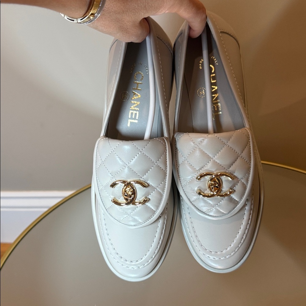 CHANEL 25B Turnlock CC Interlocking Quilted lambkin leather loafers sz 37.5 - Picture 10 of 17